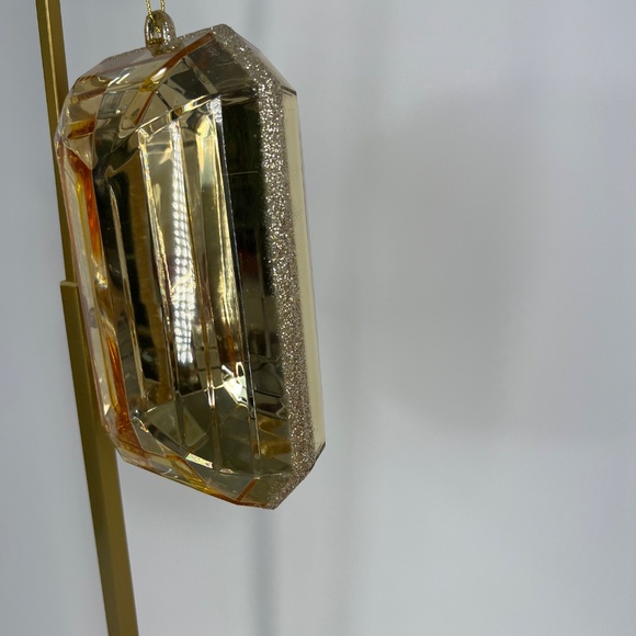 Champagne Gold 3D Gem Ornament – Faceted Acrylic, Mirrored & Sparkling - Picture 4 of 9